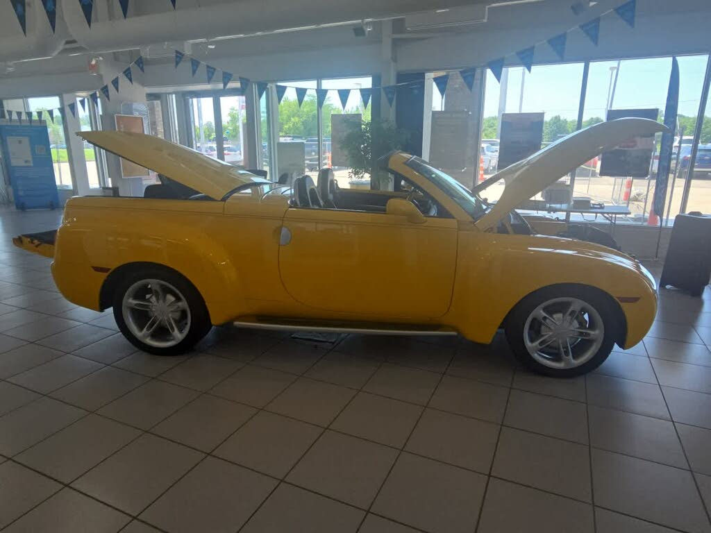 2004 Chevrolet SSR LS RWD