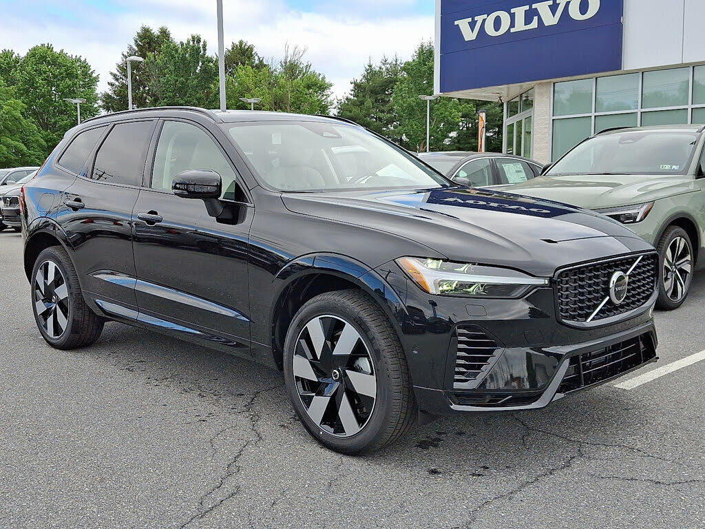 2025 Volvo XC60 Recharge T8 Plus Dark Theme eAWD