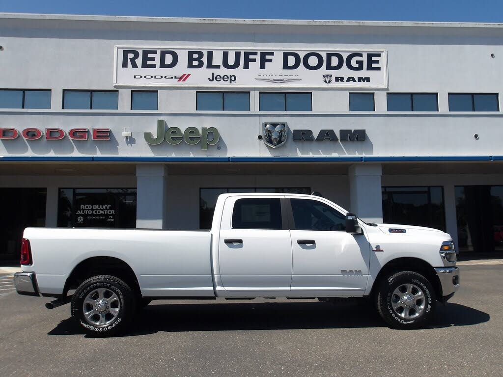 2025 RAM 3500 Big Horn Crew Cab LB 4WD