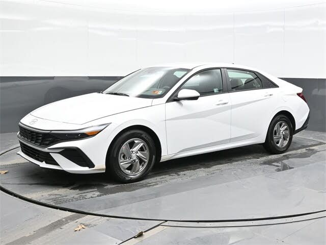 2025 Hyundai Elantra SE FWD