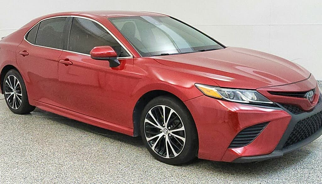 2019 Toyota Camry SE FWD