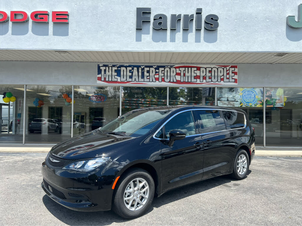 2025 Chrysler Voyager LX FWD