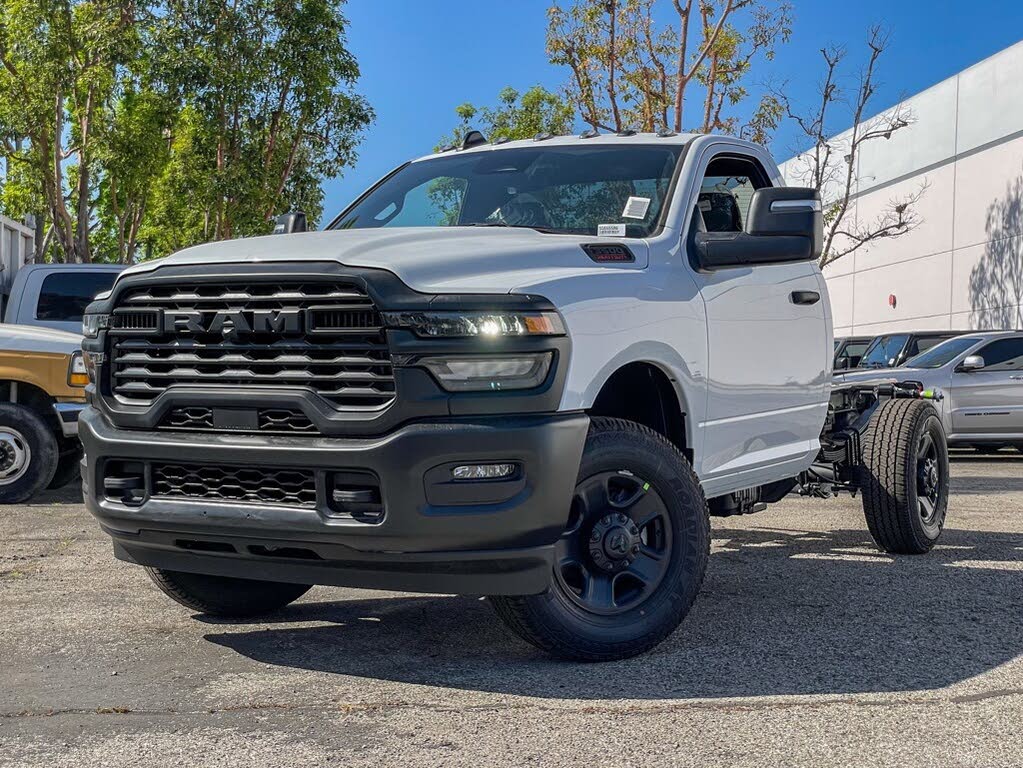 2025 RAM 3500 Chassis Tradesman Regular Cab RWD