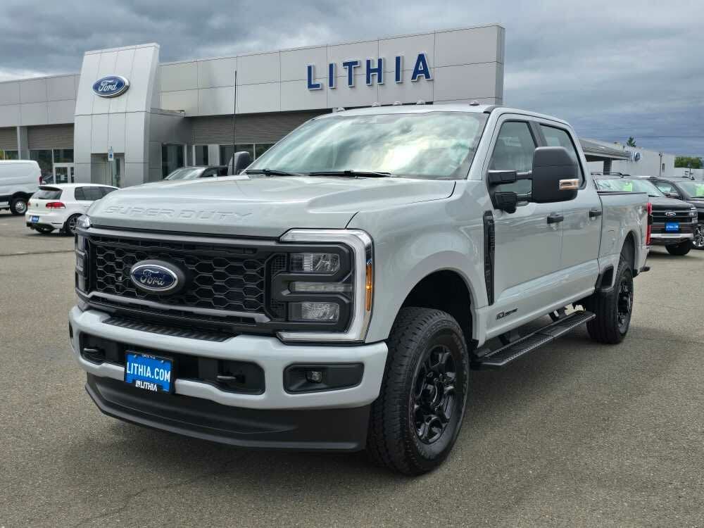 2025 Ford F-350 Super Duty XL Crew Cab 4WD