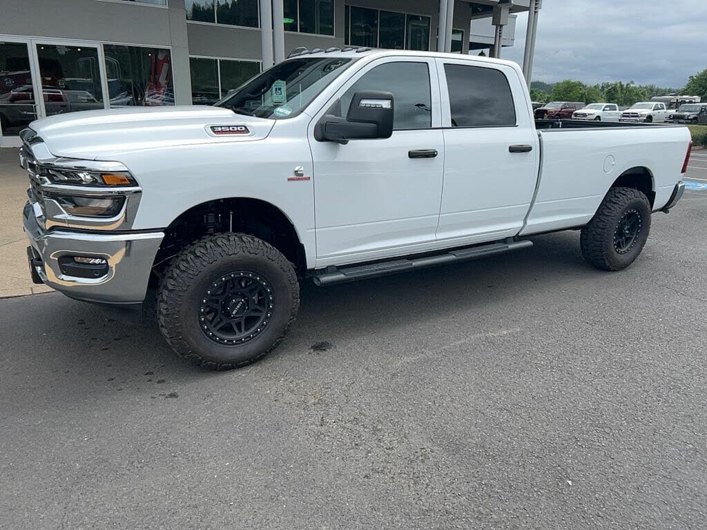 2025 RAM 3500 Tradesman Crew Cab LB 4WD