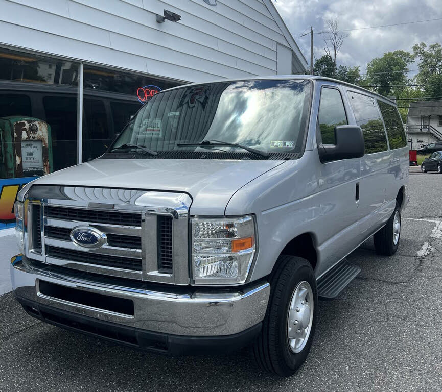 2013 Ford E-Series E-350 XLT Super Duty Passenger Van