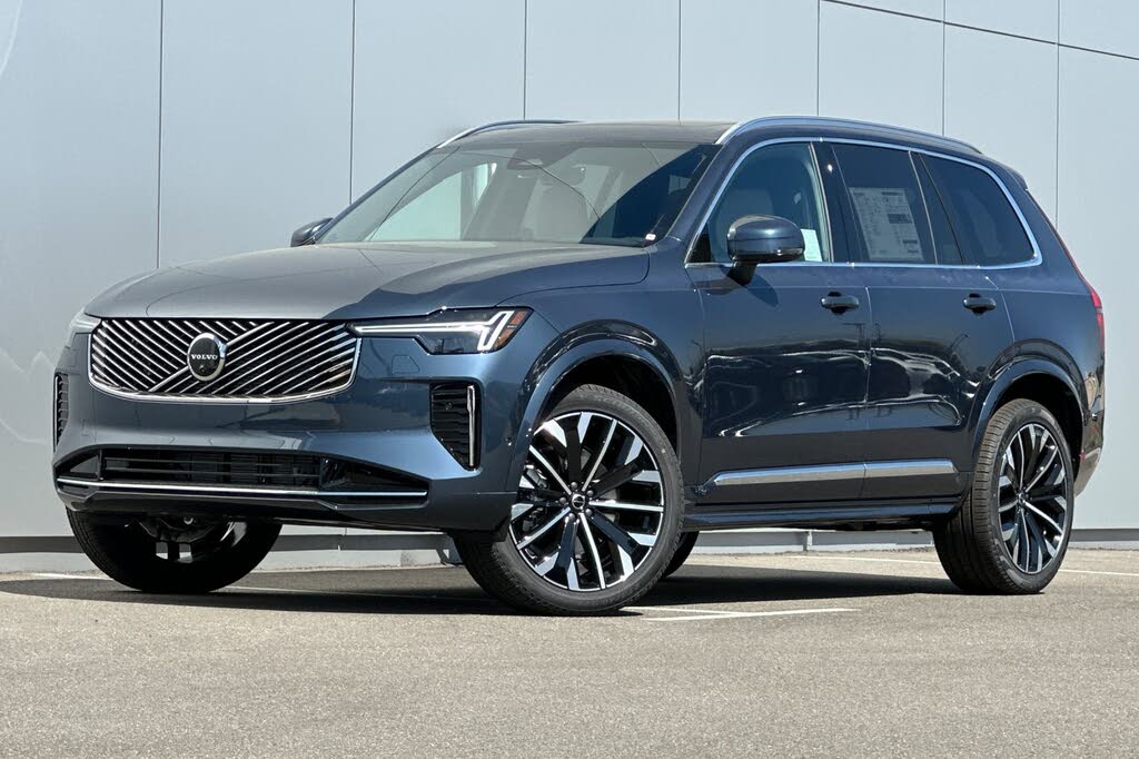 2025 Volvo XC90 B5 Plus Bright Theme 7-Passenger AWD