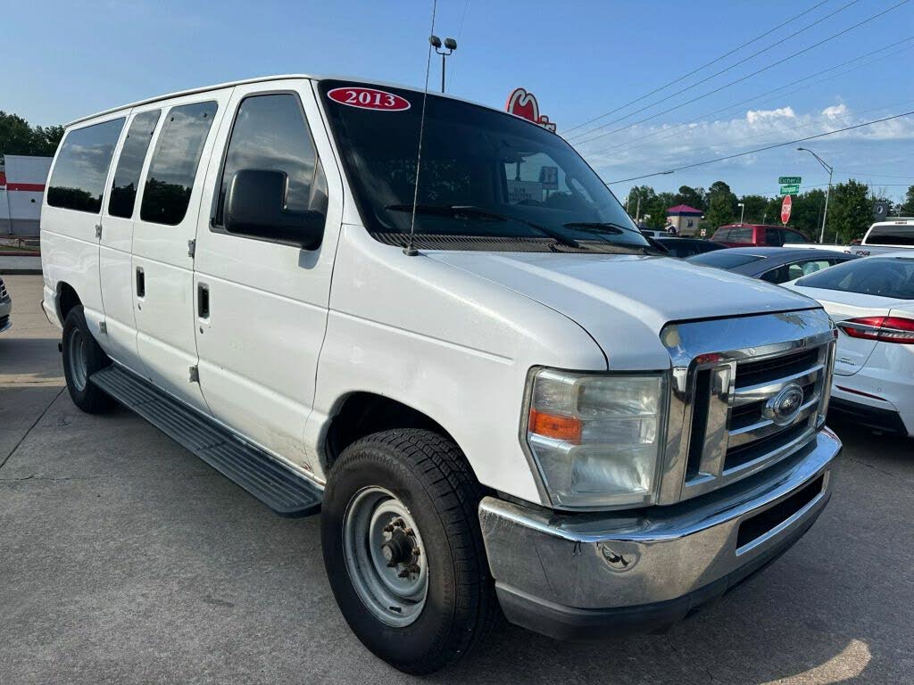 2013 Ford E-Series E-350 XLT Super Duty Passenger Van