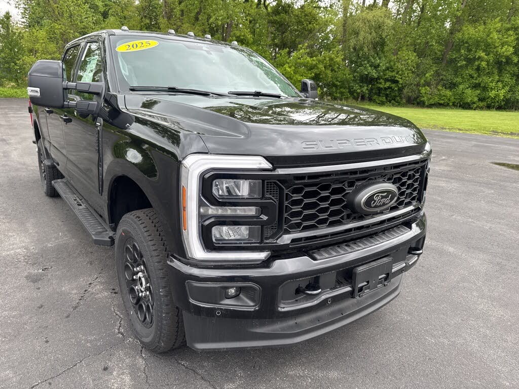 2025 Ford F-350 Super Duty Lariat Crew Cab 4WD
