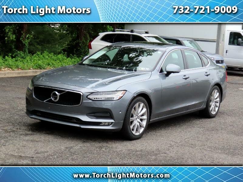 2017 Volvo S90 T6 Momentum AWD