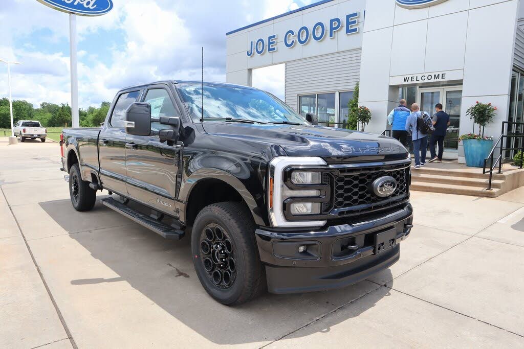 2025 Ford F-350 Super Duty Lariat Crew Cab 4WD