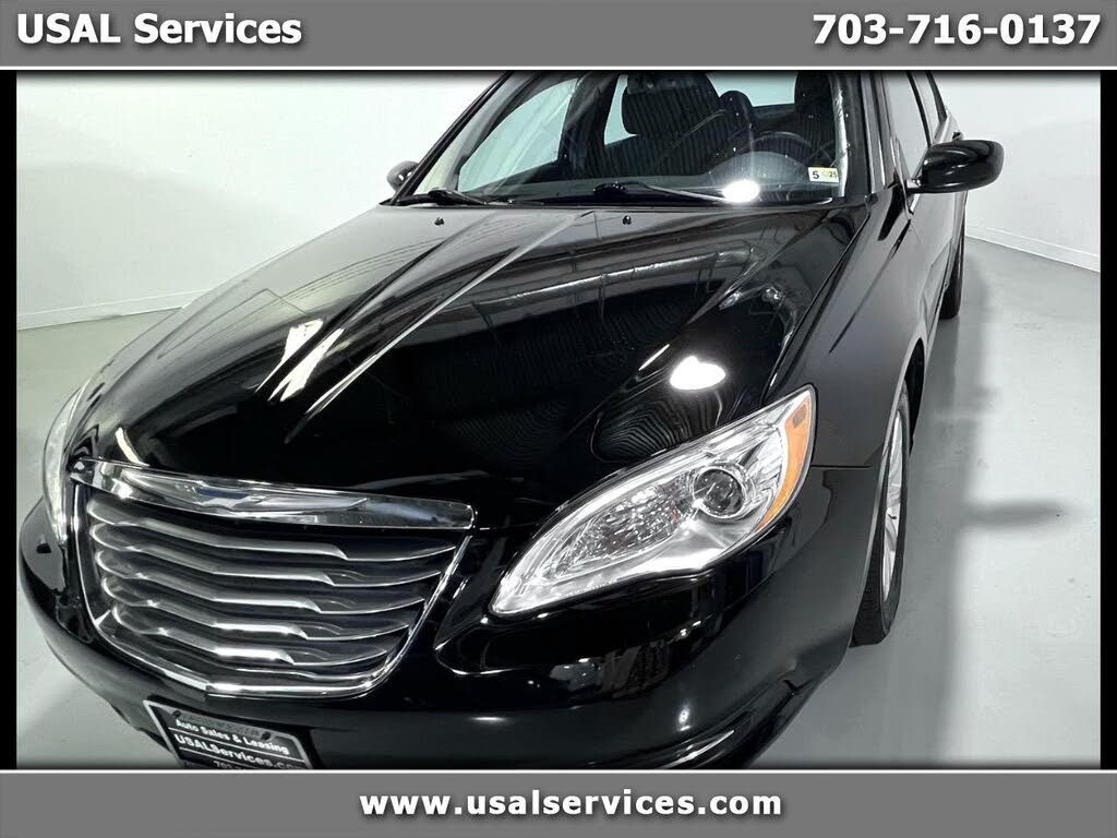 2012 Chrysler 200 Touring Sedan FWD