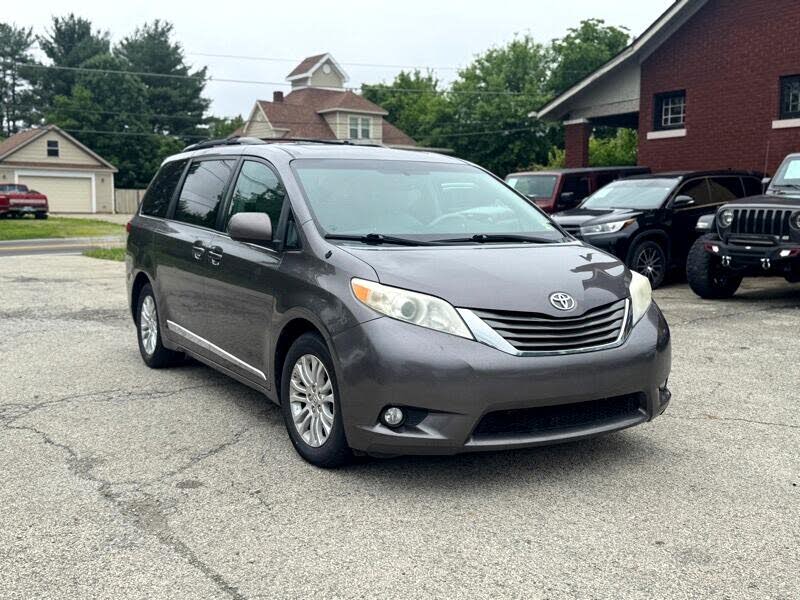 2013 Toyota Sienna XLE 8-Passenger