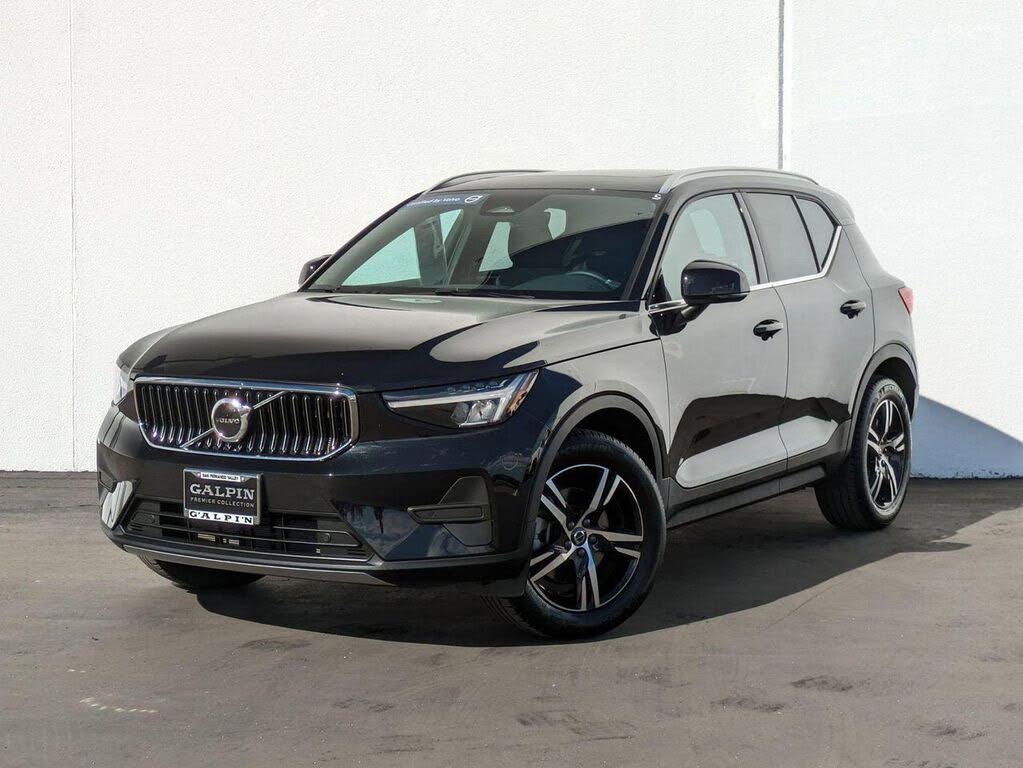 2025 Volvo XC40 B5 Core Bright Theme AWD