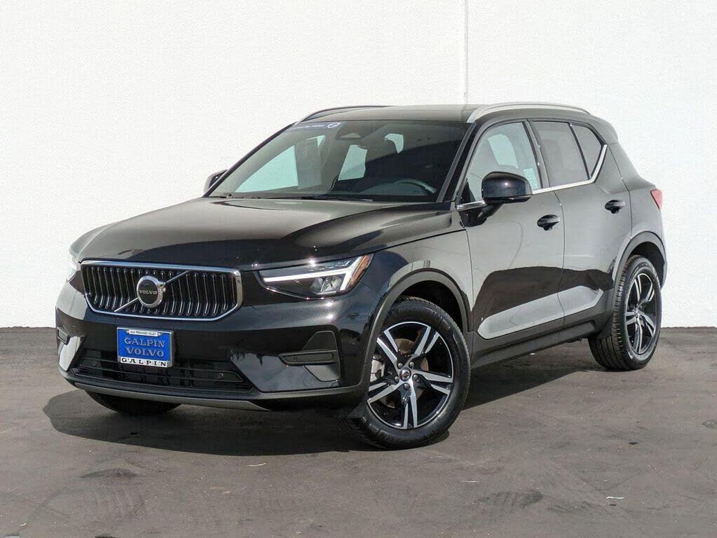 2025 Volvo XC40 B5 Core Bright Theme AWD