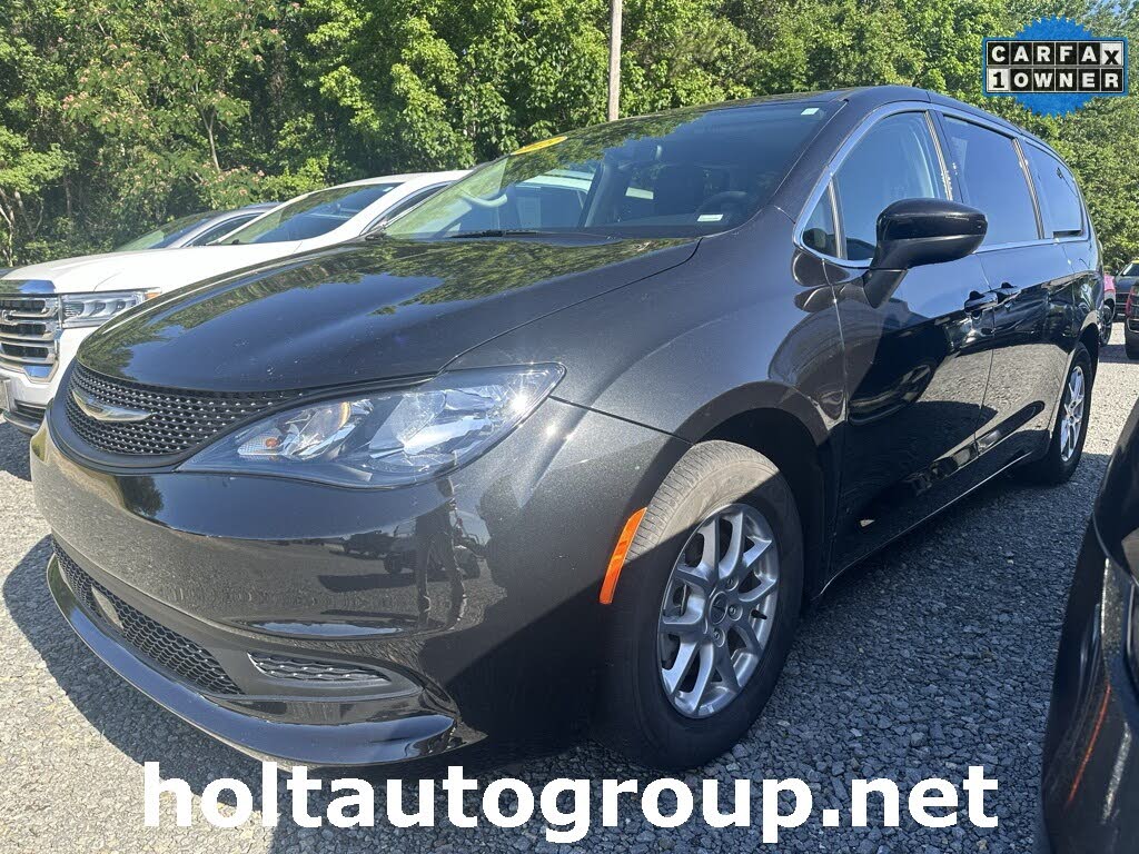 2023 Chrysler Voyager LX FWD