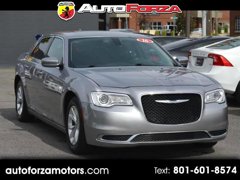 2016 Chrysler 300 Limited RWD