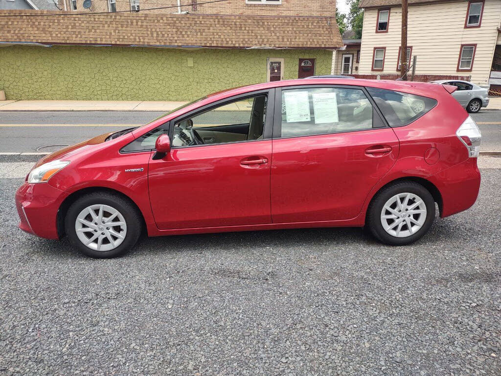 2012 Toyota Prius v Five FWD