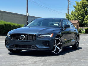 Volvo S60 B5 Core Dark Theme FWD