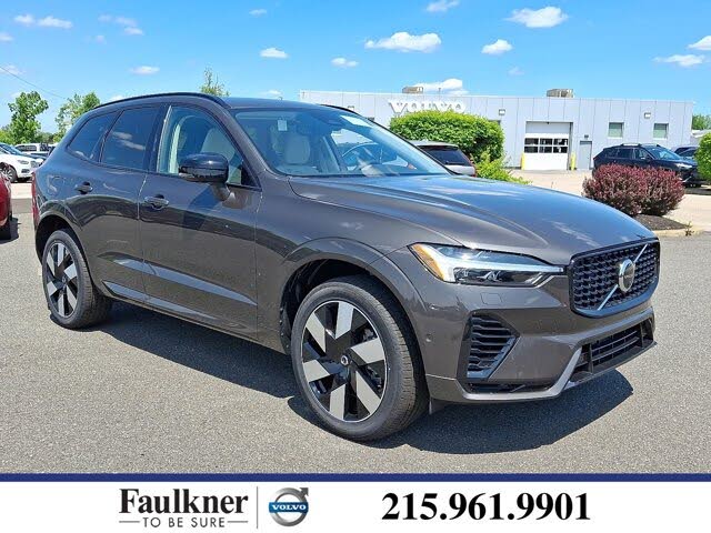 2025 Volvo XC60 Recharge T8 Plus Dark Theme eAWD