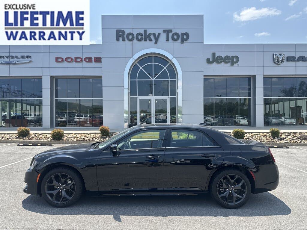 2023 Chrysler 300 Touring L RWD