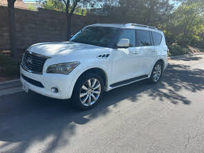 INFINITI QX56 RWD with Split Bench Seat Package