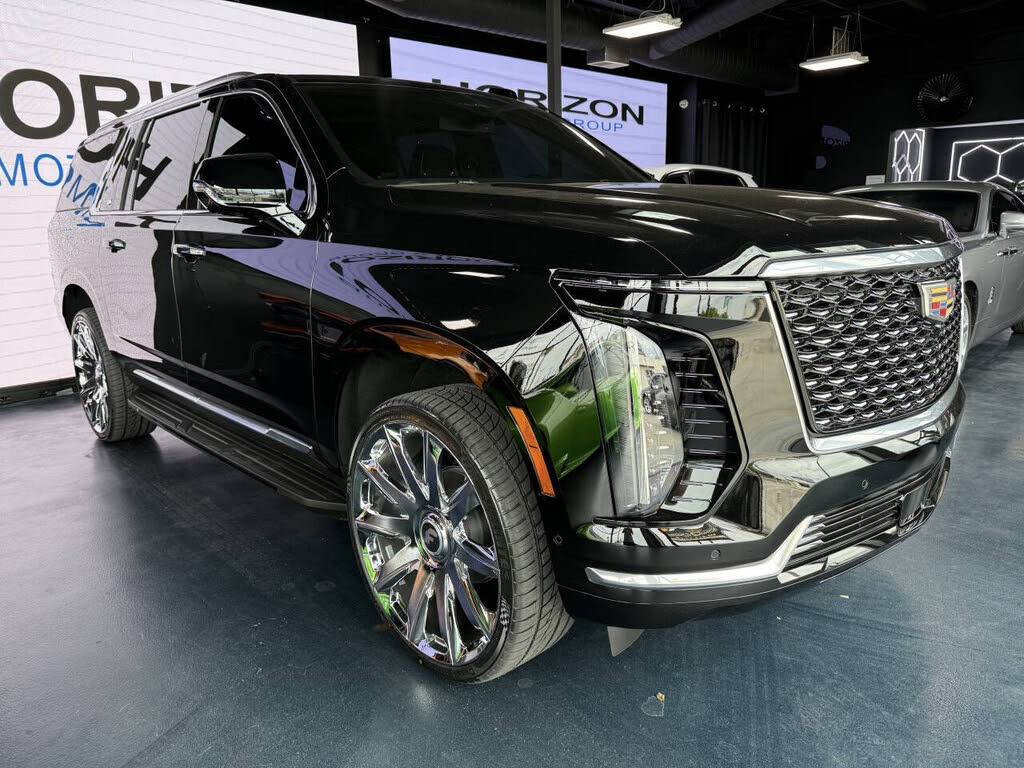2025 Cadillac Escalade ESV Luxury 4WD