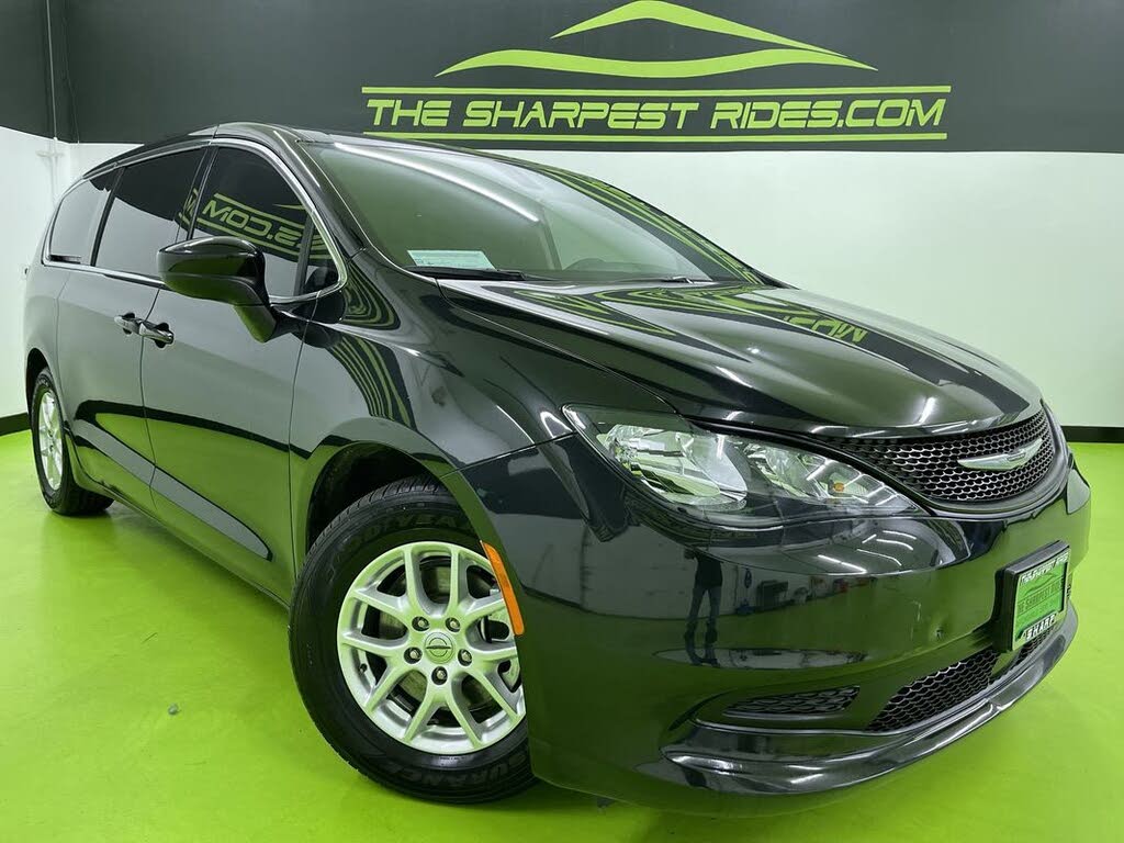 2022 Chrysler Voyager LX FWD