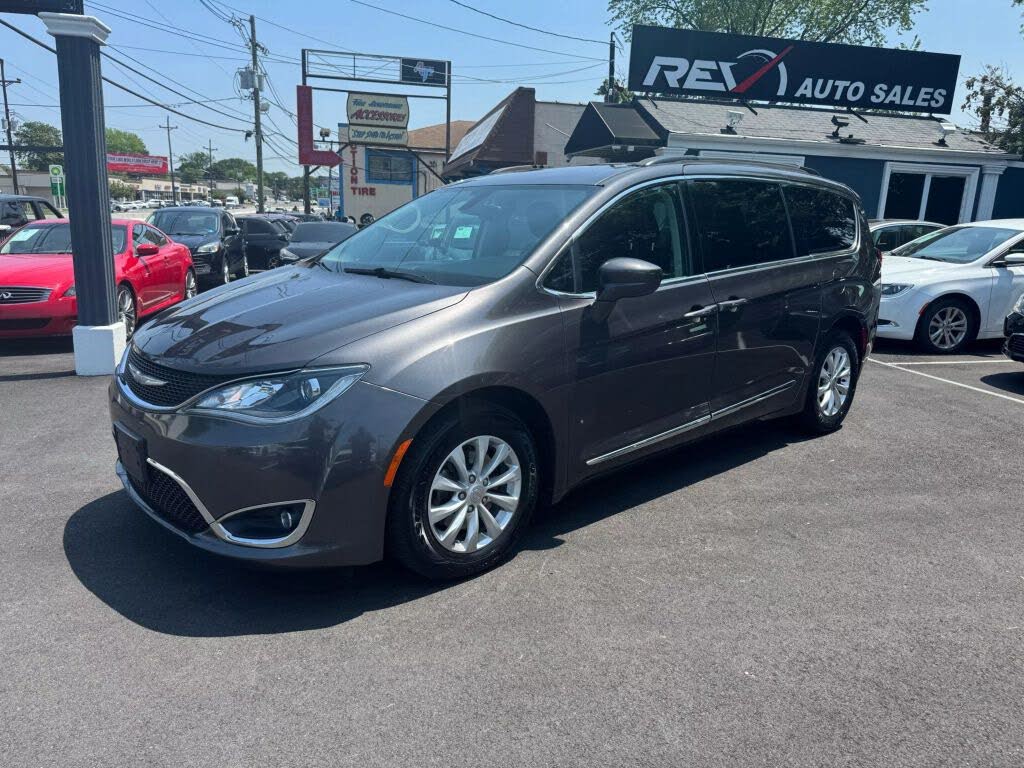 2017 Chrysler Pacifica Touring L FWD