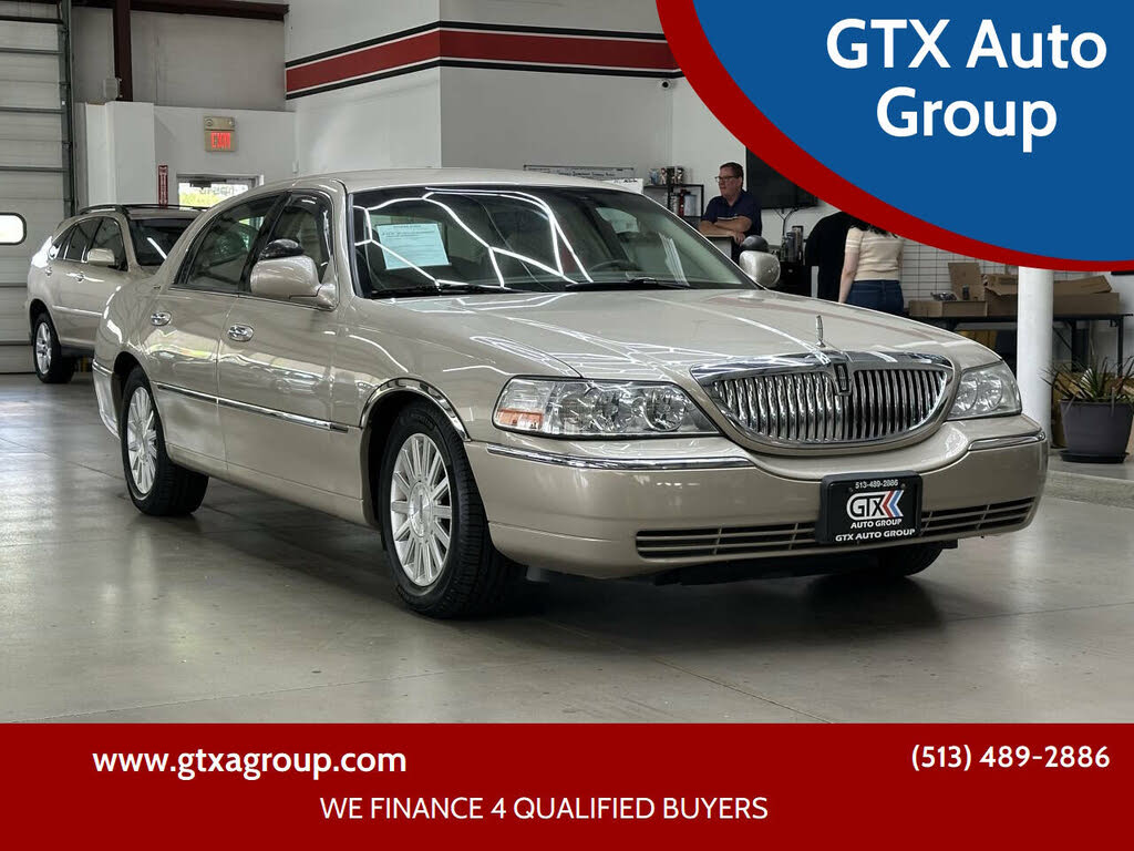 2004 Lincoln Town Car Executive