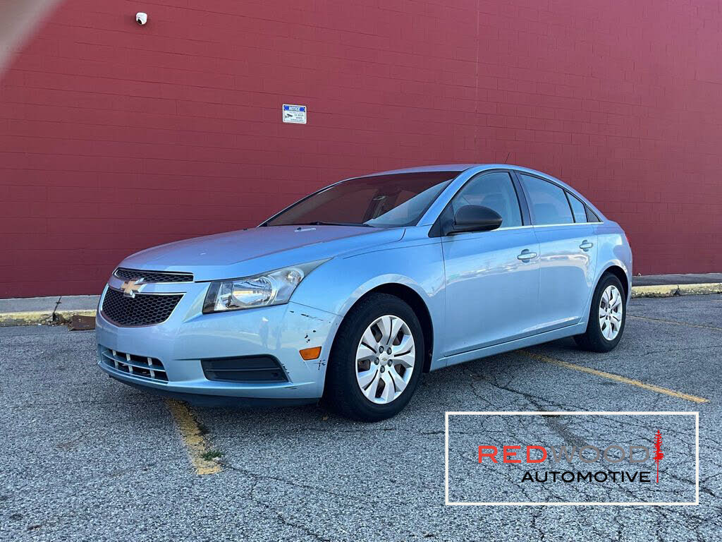 2012 Chevrolet Cruze LS Sedan FWD
