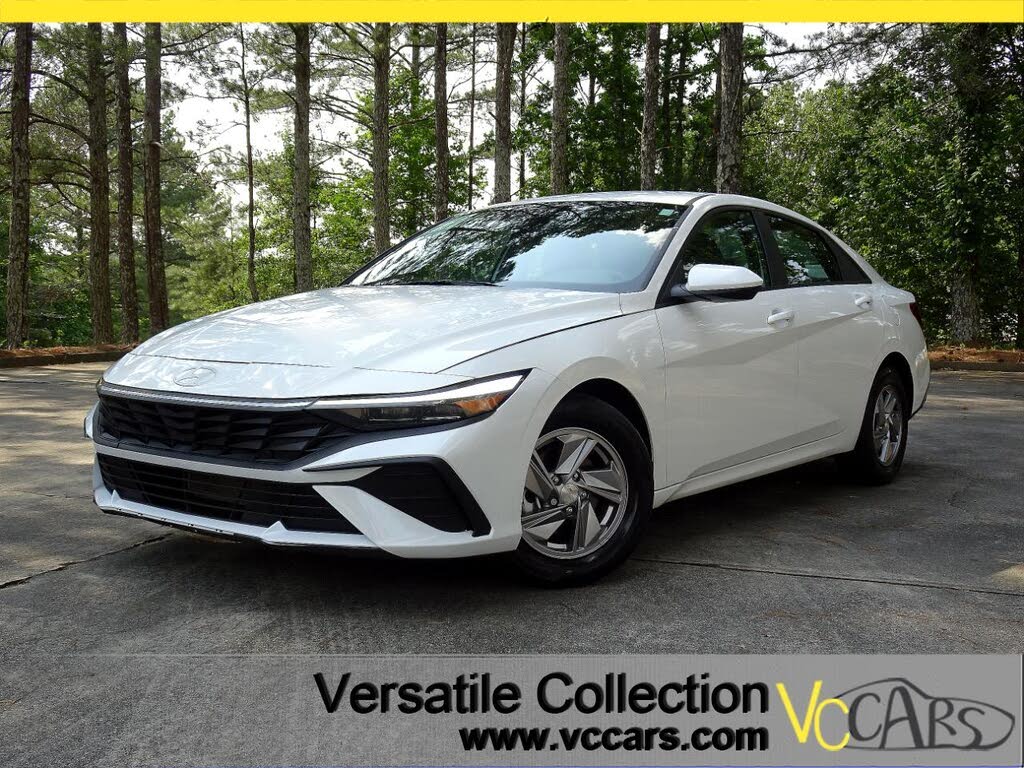 2024 Hyundai Elantra SE FWD