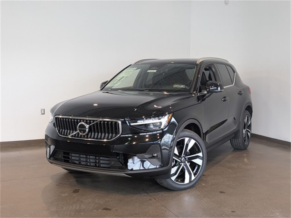 2025 Volvo XC40 B5 Ultra Bright Theme AWD
