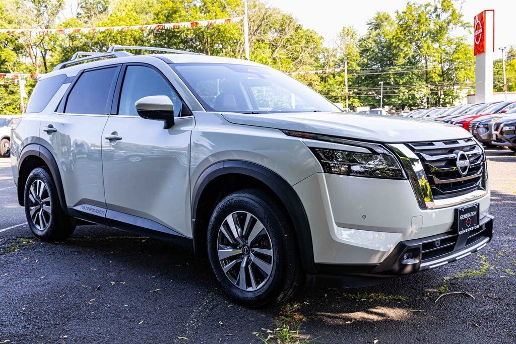 2024 Nissan Pathfinder SL 4WD
