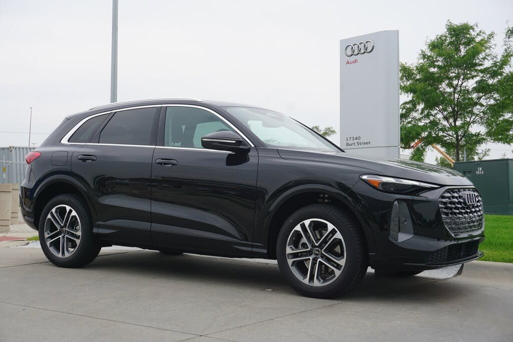 2025 Audi Q5 quattro Premium 40 TFSI