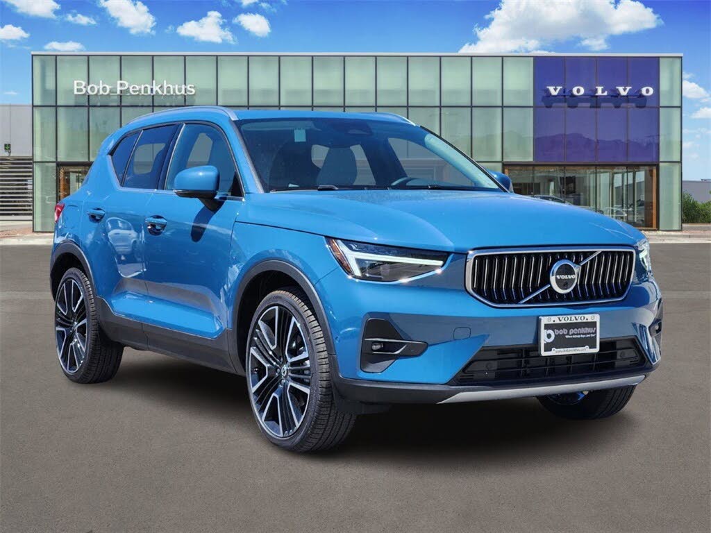 2025 Volvo XC40 B5 Ultra Bright Theme AWD