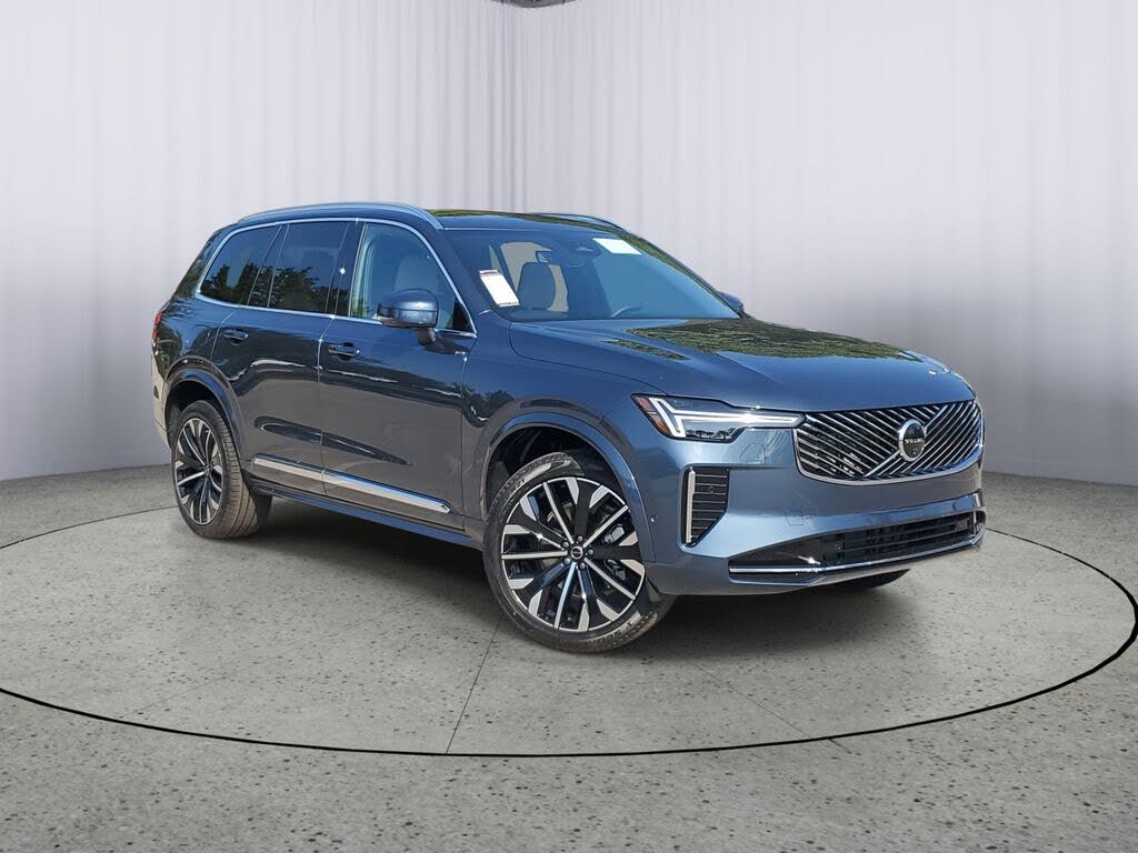 2025 Volvo XC90 B5 Plus Bright Theme 7-Passenger AWD