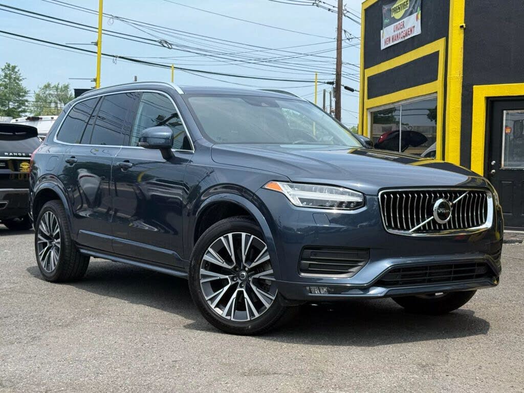2022 Volvo XC90 T5 Momentum AWD