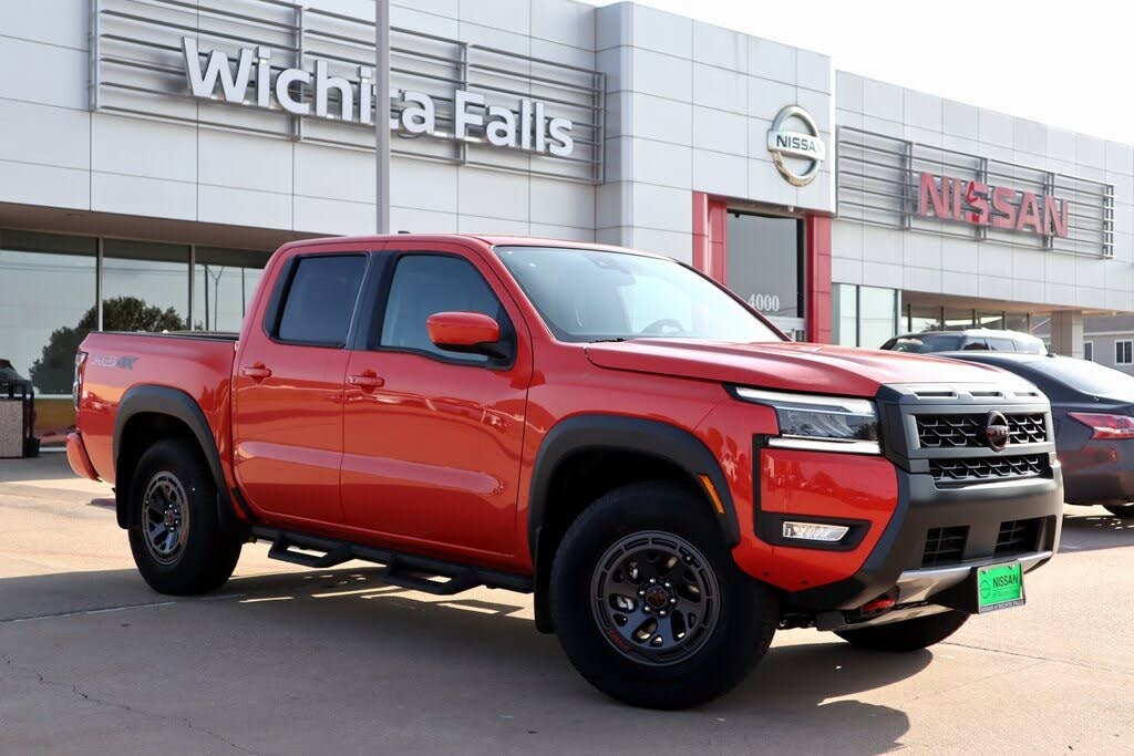 2025 Nissan Frontier PRO-4X Crew Cab 4WD