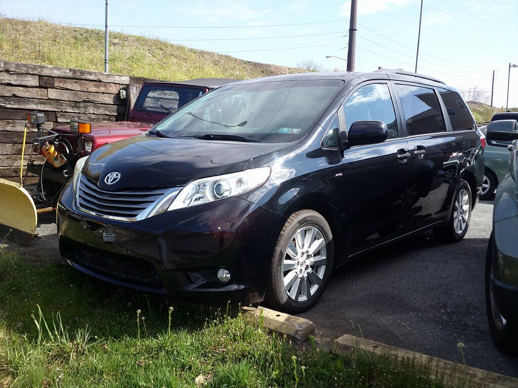 2017 Toyota Sienna XLE 7-Passenger AWD