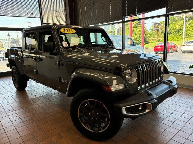 2023 Jeep Gladiator Overland Crew Cab 4WD