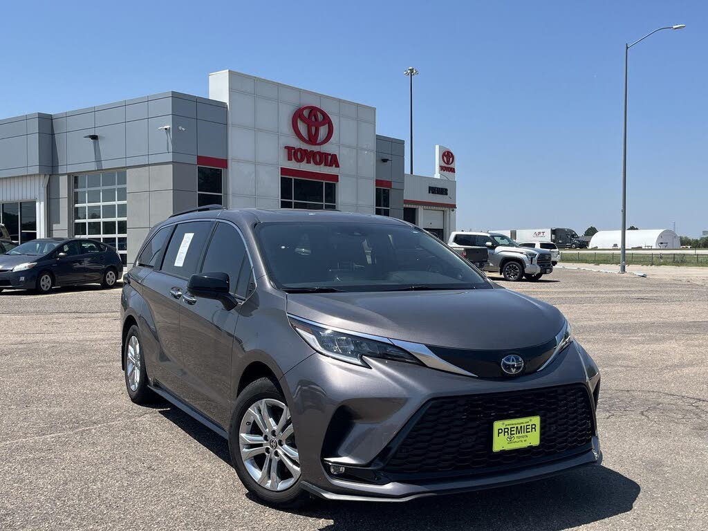 2022 Toyota Sienna XSE 7-Passenger AWD