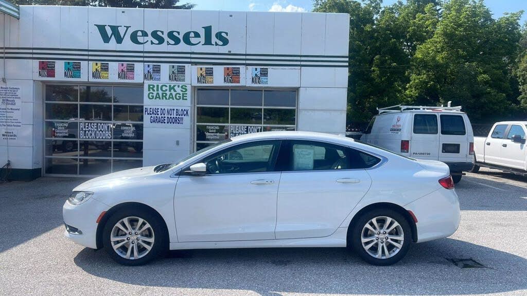 2016 Chrysler 200 Limited Sedan FWD
