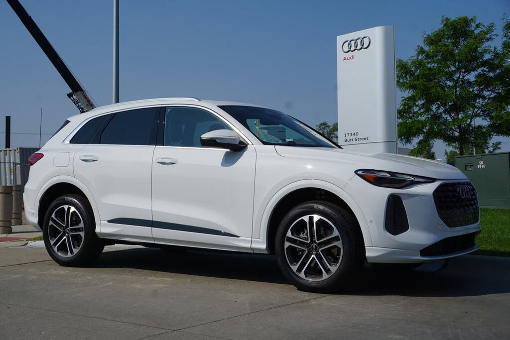 2025 Audi Q5 quattro Premium 40 TFSI