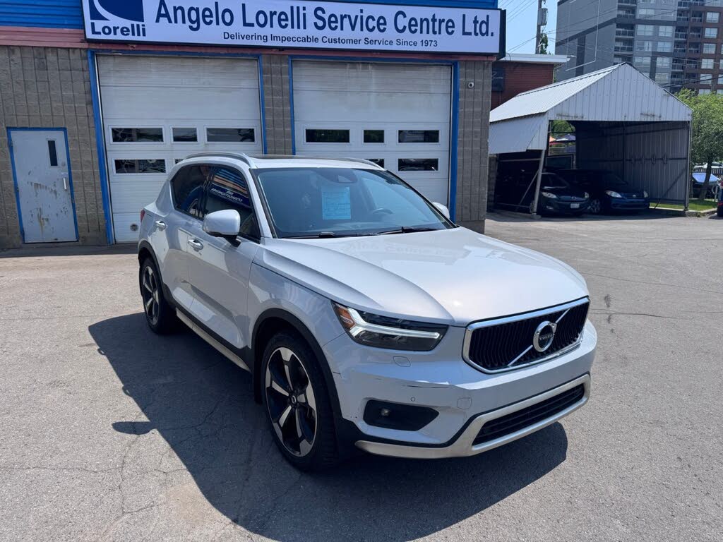 2021 Volvo XC40 T5 Momentum AWD
