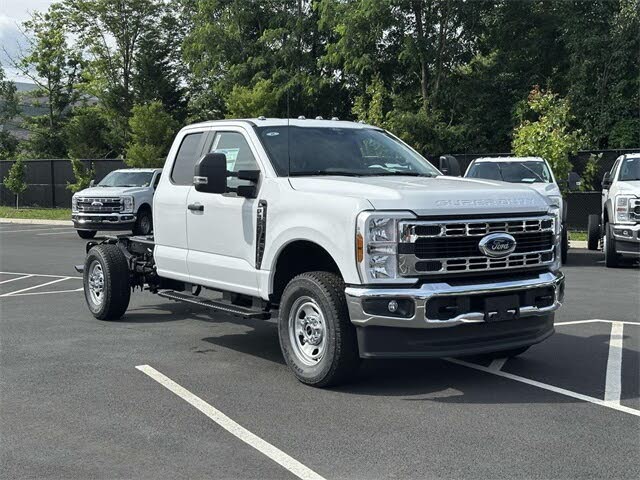 2025 Ford F-350 Super Duty Chassis XL SuperCab 4WD