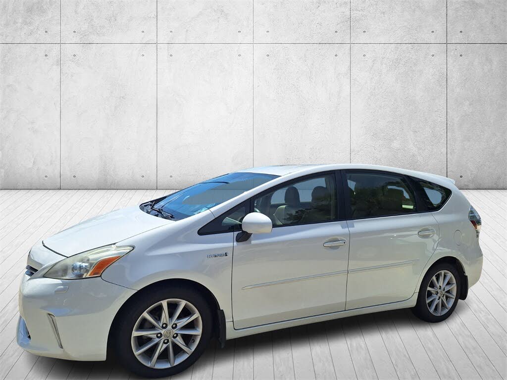 2013 Toyota Prius v Five FWD