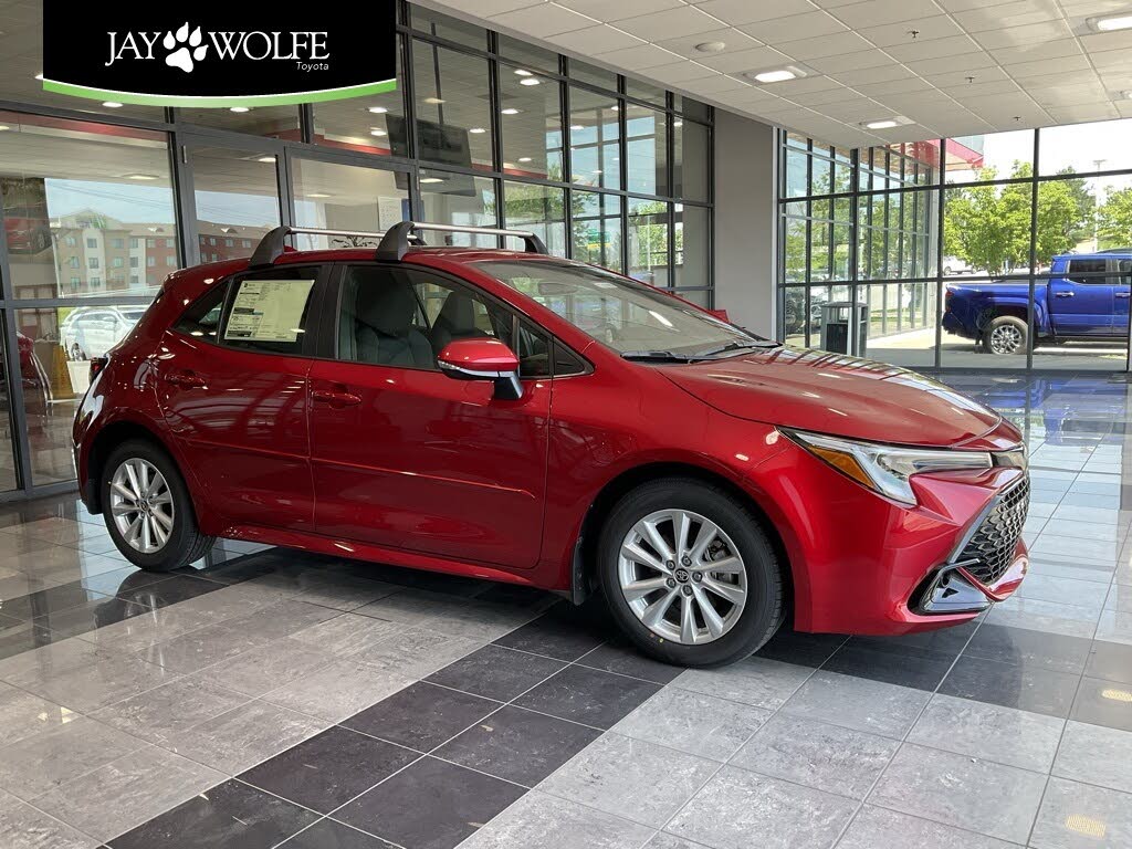 2025 Toyota Corolla Hatchback SE FWD