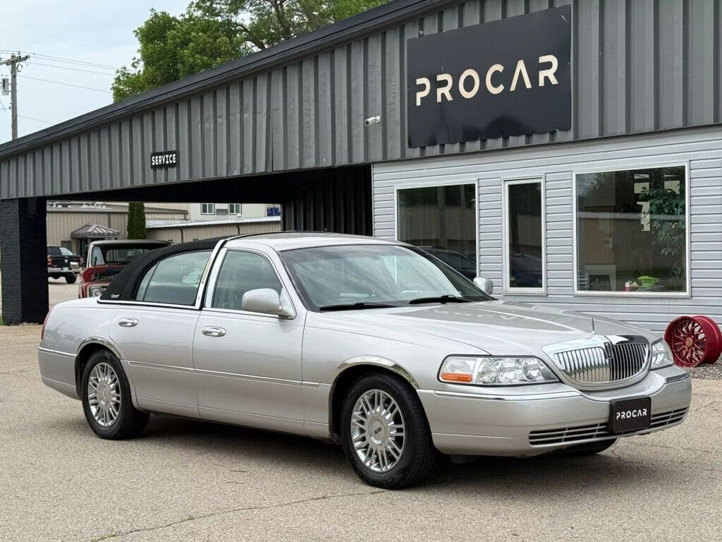 2010 Lincoln Town Car Signature Limited