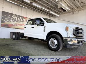 Ford F-350 Super Duty Chassis XL Crew Cab DRW RWD
